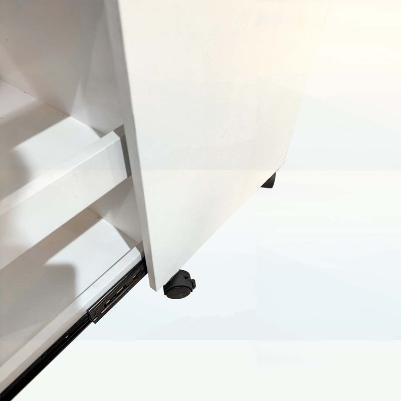 Armoire de rangement multi-fonctions coulissante avec roulettes pour un rangement efficace du garde-manger