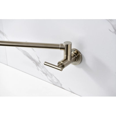 Robinet de remplissage mural pour casseroles, construction en laiton, monobloc, avec bras rétractable et pivotant et double poignée pour un contrôle précis du débit.