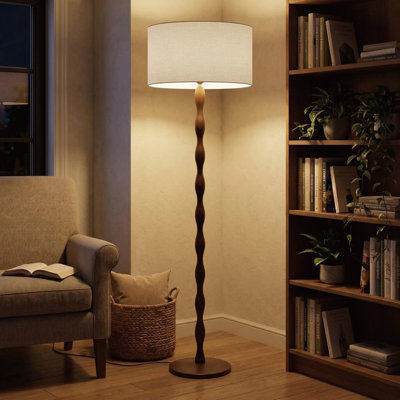 Lampe sur pied en bois d'hévéa rétro 65 po avec poteau en bois massif en forme de vague et abat-jour tambour en lin crème, homologuée UL pour les tables d'appoint de salon, les coins de chambre à coucher, les bureaux à domicile ou les salles d'étude
