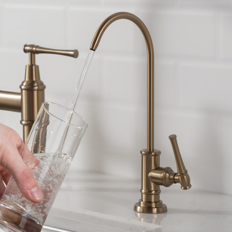 Système de filtration sous-évier à 2 étapes Kraus Purita avec distributeurs d'eau froide Allyn, Or brossé