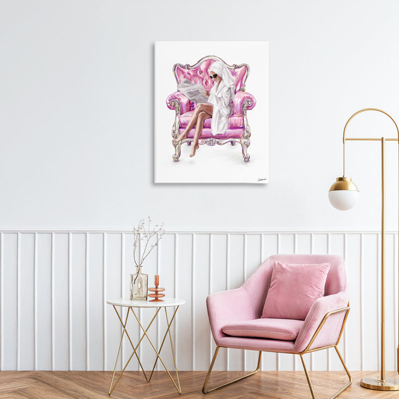 Femme tendance sur toile de chaise rose, design par Ziwei Li, H 20 po x l 16 po