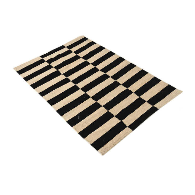 Tapis noir et blanc 2 pi x 4 pi
