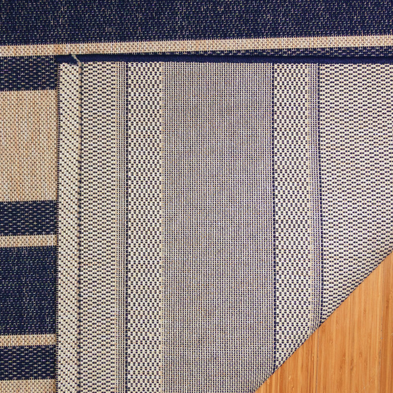 Tapis intérieur / extérieur en polypropylène tissé à plat à rayures crème et bleu marine Solterra Renzo
