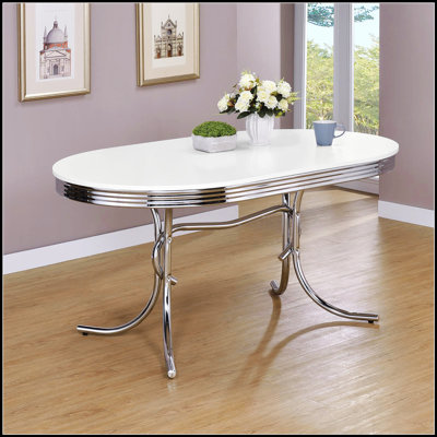 Élégante table de salle à manger ovale blanche et chromée, parfaite pour les cuisines modernes et les espaces compacts, facile à nettoyer et à entretenir.