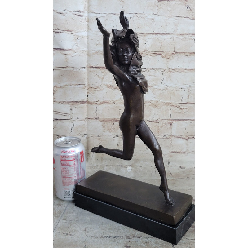 Statue 100% bronze femme nue qui court dans la rue