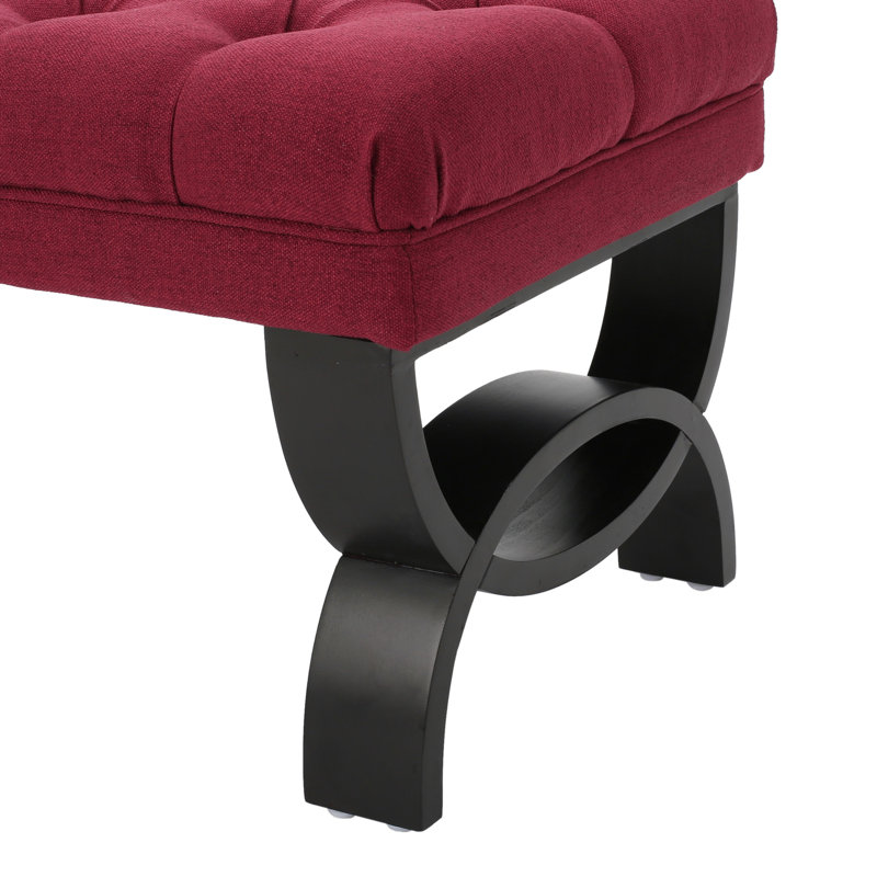 Tissu rouge élégant avec une atmosphère royale et un capitonnage classique luxueux