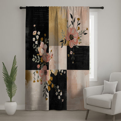 Rideaux de fenêtre à motif floral et collage
