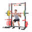 Cage à squats multifonctions VEVOR avec cadre à largeur réglable, idéal pour la musculation à domicile. Comprend un support pour barre fixe, 6 supports pour élastiques, des barres de sécurité, des crochets en J et une barre de traction. Construction en acier au carbone, couleur noire.
