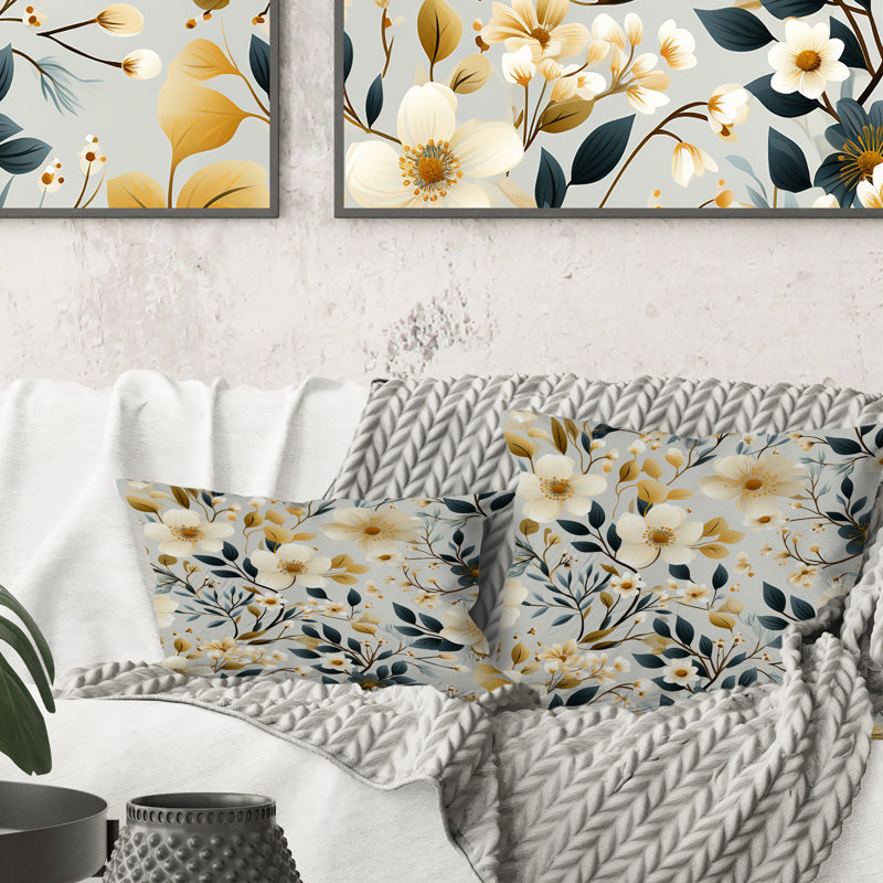Coussin décoratif blanc et beige à motif floral minimaliste I