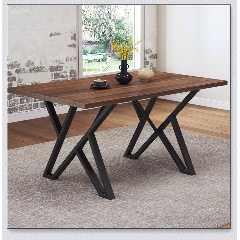 Table de salle à manger d'intérieur avec pieds en métal, noyer