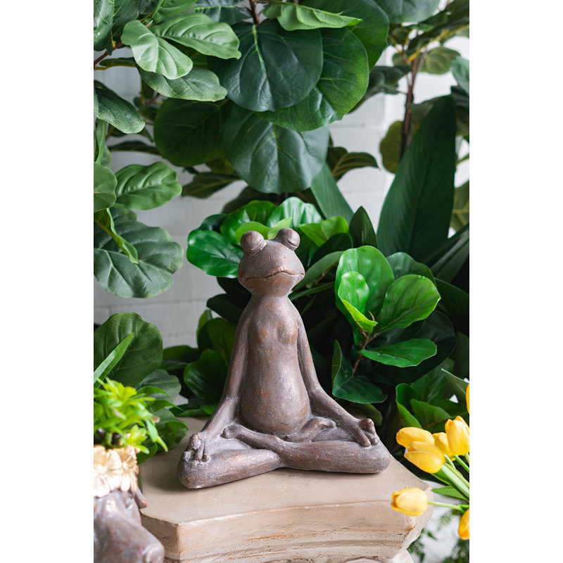 Figurine brune en forme de grenouille de yoga en pose de lotus avec des accents dorés