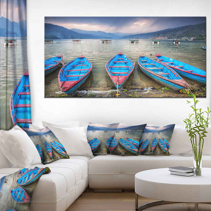 «Row of Blue Boat in Pokhara Lake», photographie, H 28 po x l 60 po x p 1,5 po, Toile tendue