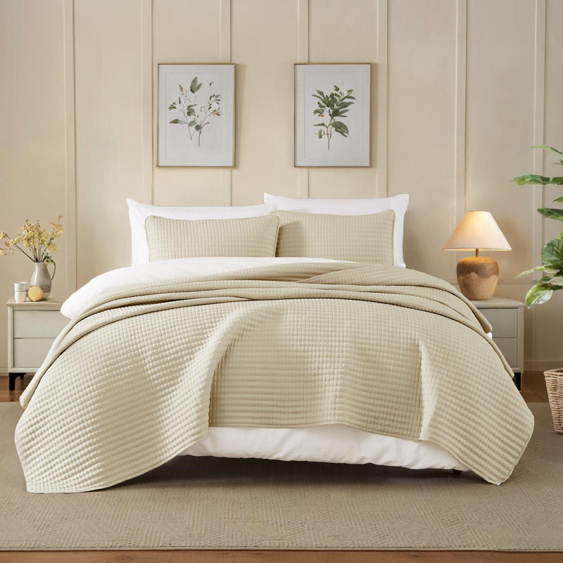 Reversible 3 Pieces Quilt Set - Soft Lightweight Bedspread, Beige, King Quilt + 2 Additional Pieces
