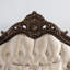 Chaise de style traditionnel avec accoudoirs arrondis et garniture cloutée avec dossier capitonné-117487925