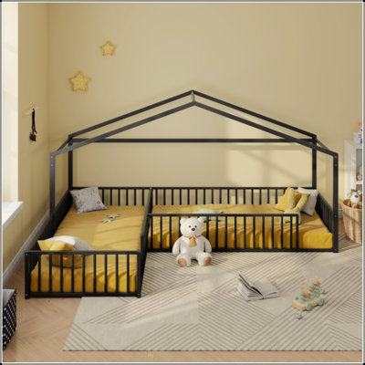 Lit double en L Montessori, structure de lit d'angle en métal avec clôture, lit de plancher de style maison pour 2 enfants, sans lattes