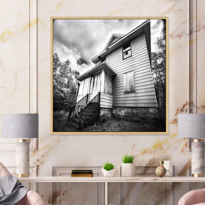 " Broken Down Abandoned House "