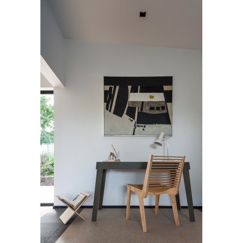 Pirwi Writing Desk