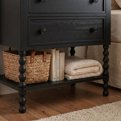 Table de chevet solide avec 2 tiroirs à fermeture en douceur et tablette ouverte, table de chevet d'une largeur de 22 po, assemblage rapide en 15 minutes - disponible en 2 couleurs