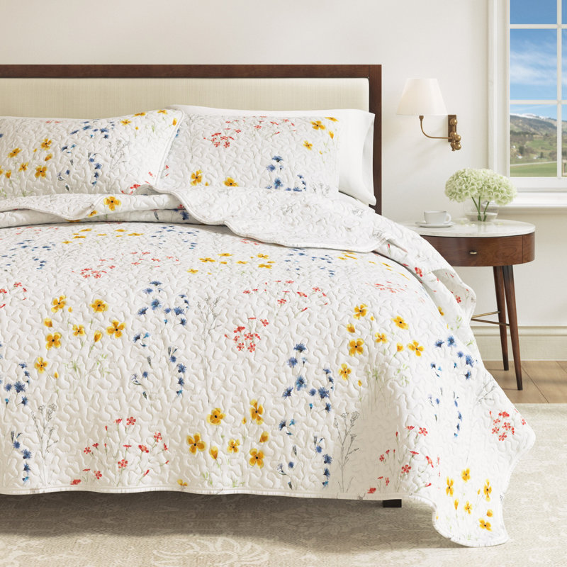 Bright & Colorful Tiny Floral Quilt Set with Shams, King / California King Quilt + 2 Shams