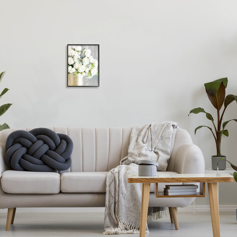 «Full White Rose Bouquet», estampe numérique par Anne Bailey, Giclée encadrée noir minuit, H 14 po x l 11 po x P 1,5 po