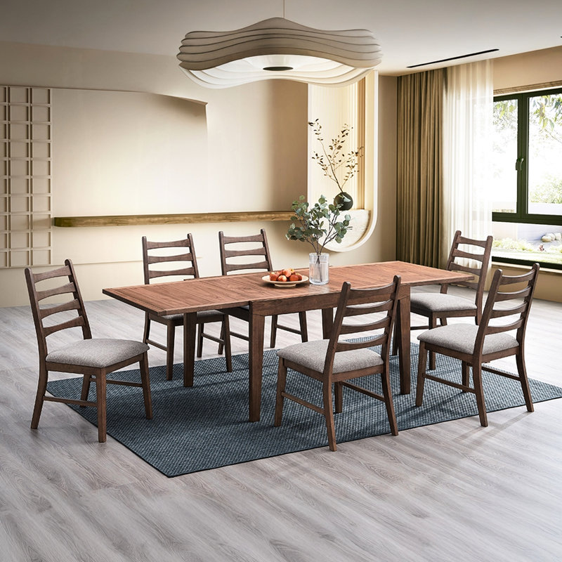 Lin gris revêtu de 2 chaises d'appoint au fini noyer avec dossier en bois massif et siège rembourré pour la salle à manger, finition moderne, revêtement, espace