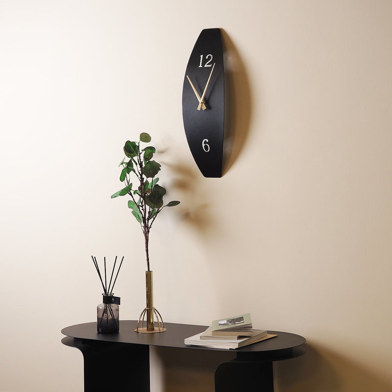 Horloge murale moderne en métal Curve of Time , Noir, noir, noir, noir, Petit