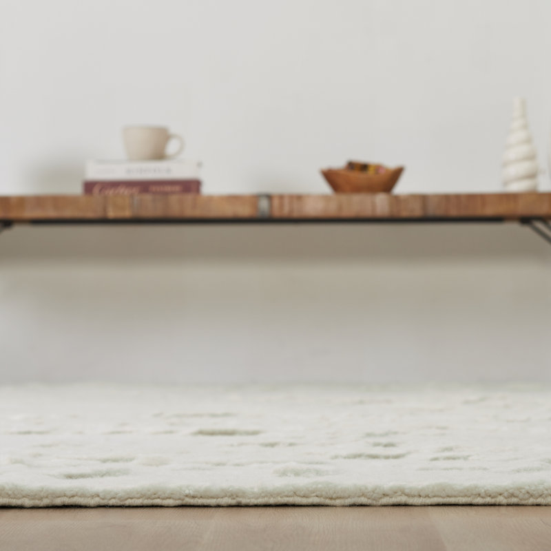 Hand Knotted Wool Area Rug in White/Cream, Rectangle 2' x 3'
