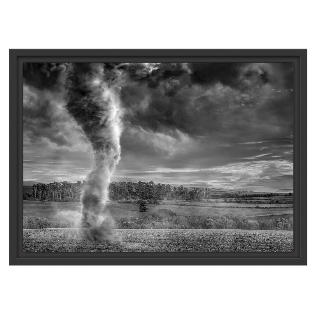 Gerahmtes Wandbild Tornado auf dem Feld