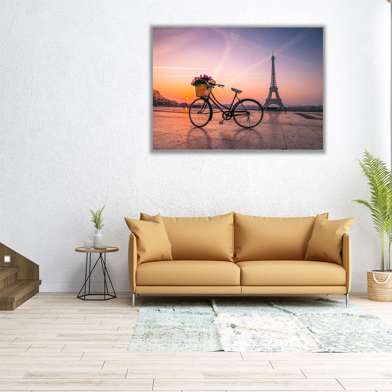 «Vélo avec un panier de fleurs, Tour Eiffel 2», reproduction d'art sur toile, H 45 po x l 60 po