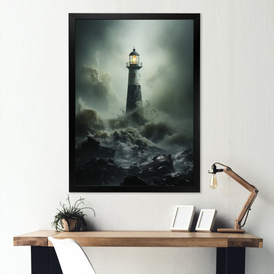 Phare aux prises avec les vagues orageuses I