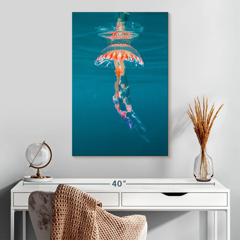 Brampt Jellyfish Under The Surface, H 30 po x l 20 po