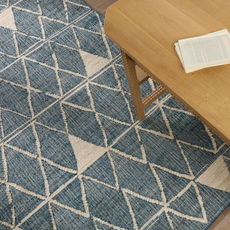 Area Rug in Navy/Beige, Rectangle 5' x 8'