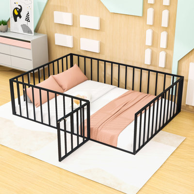 Élégant lit de plancher en métal avec porte et clôture de sécurité