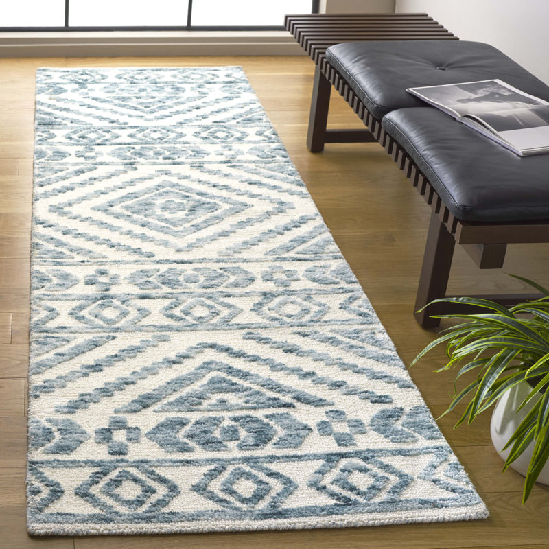 Ouatchia Tufted Performance Southwestern Rug, Runner 2'6" x 8'