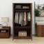Armoire-penderie en bois avec tablettes de rangement