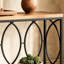 Une table d'appoint moderne de 70,8 pouces avec rangement double couche; Convient pour une utilisation dans le salon ou le vestibule.