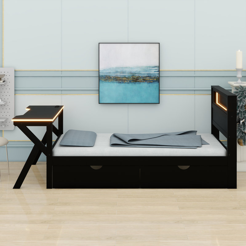 Lit plateforme en bois avec tête de lit à DEL