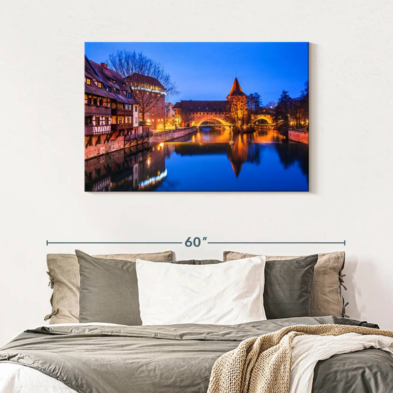 Harpa Nuremberg Glow, 30" H x 45" W