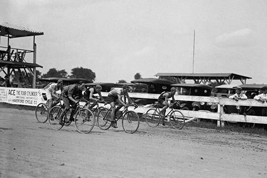 Buyenlarge Bicycle Race On Track Print 