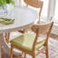 Chaises de salle à manger rembourrées de style Mid-Century moderne avec structure en bois d'hévéa et siège rembourré Armgart-708240488-713038523