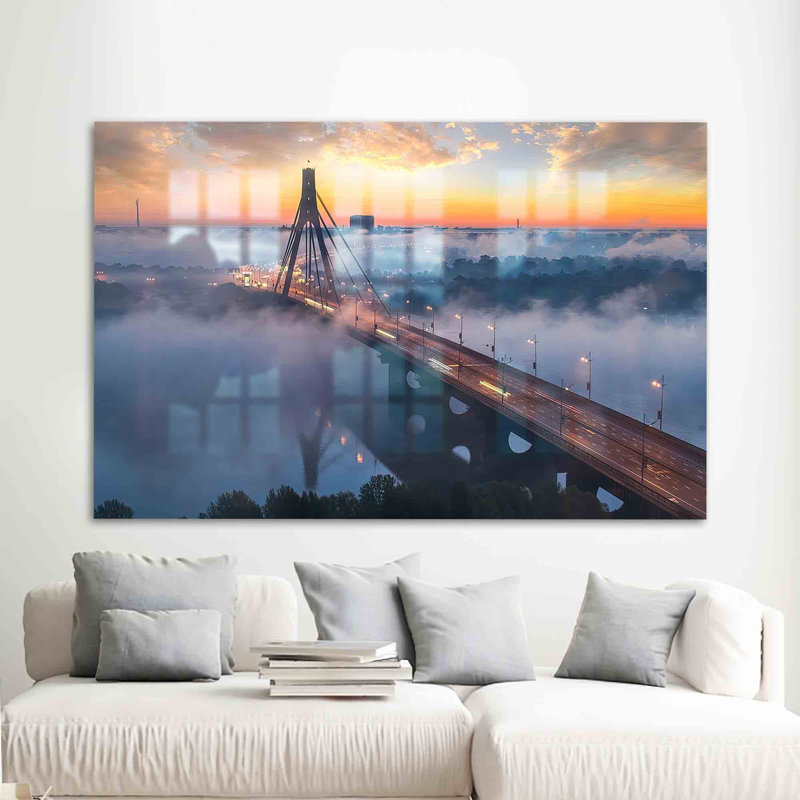 Décoration murale en verre trempé présentant un paysage urbain et un pont sur fond de ciel nuageux, H 31,5 po x l 47,2 po