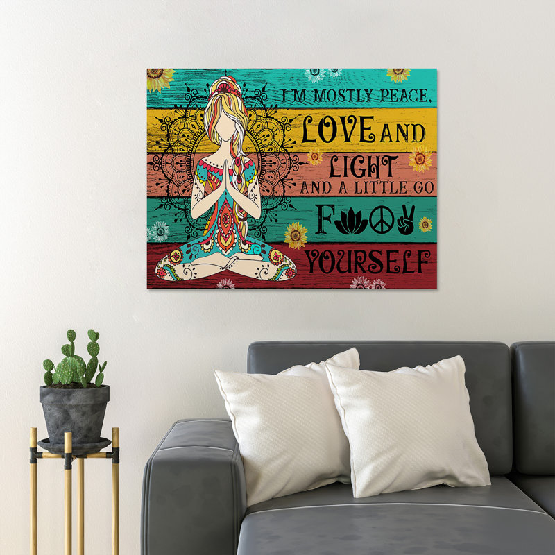«Girl pratique du yoga - I'm Mostly Peace Love and Light», art textuel sur toile tendue, H 24 po x l 36 po x P 2 po