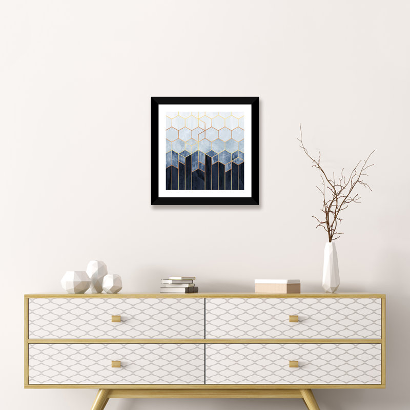« doux blue hexagones » par elisabeth fredriksson-print, Papier avec cadre noir, H 24 po x l 24 po x P 1 po