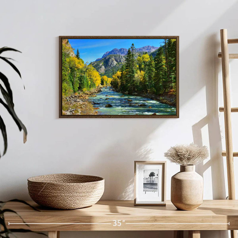 Montagne avec rivière, 19 po x 13 po, Cadre flottant noyer