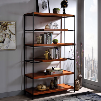 Bibliothèque en chêne avec 5 compartiments ouverts Oaken, structure en métal noir pour une décoration et une organisation moderne.
