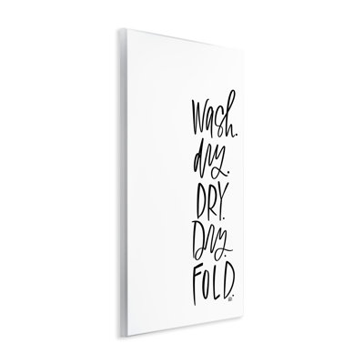 «Wash Dry Fold Expression» par Valerie Weiners