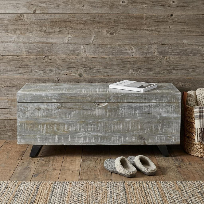 Banc de rangement en bois massif vieilli gris et noir de 46 po avec plateau rabattable Gracie Mills, Gris