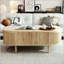 Table basse ovale à plateau relevable avec finition grain de vague et rangement caché-129414898