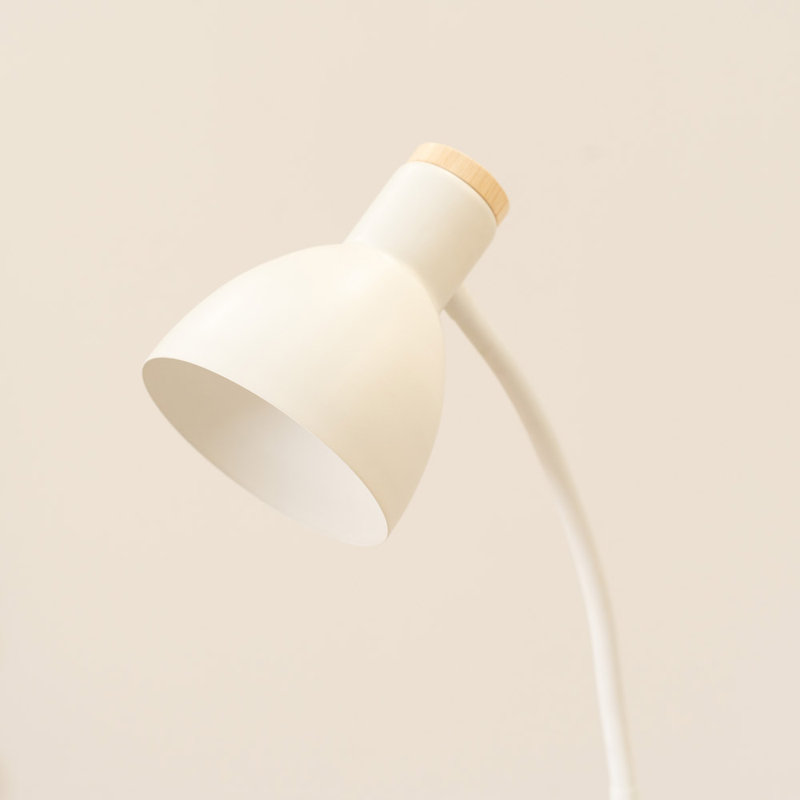 Rokeisha 130cm Traditional Floor Lamp, White