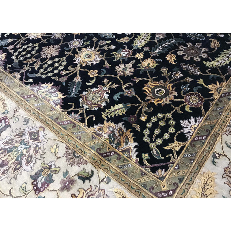 Tapis noir et ivoire de haute qualité noué à la main